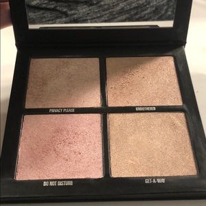 Kylie Jenner Wet Set Highlighter.